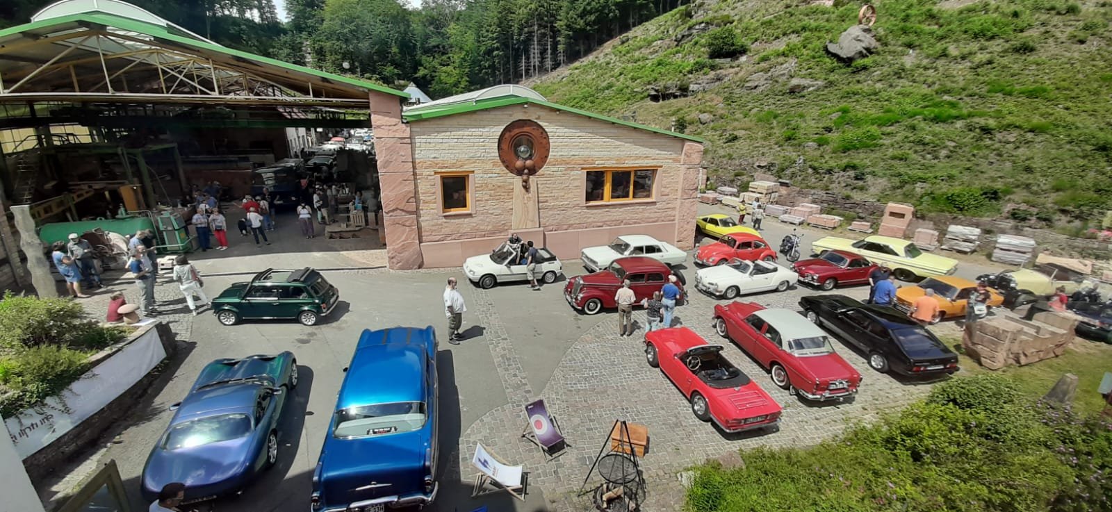 Oldtimer im Steinbruch Picard